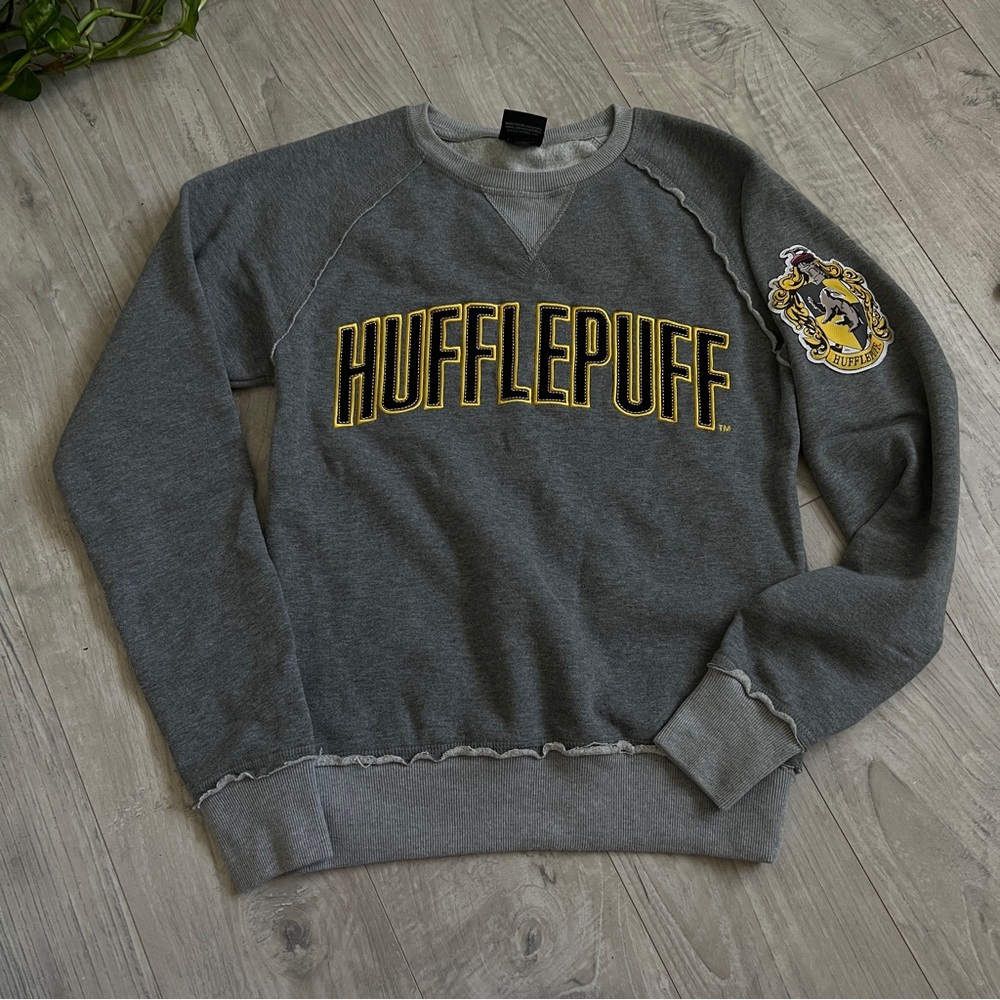 Like new Hufflepuff Harry Potter Crewneck Sweatshirt